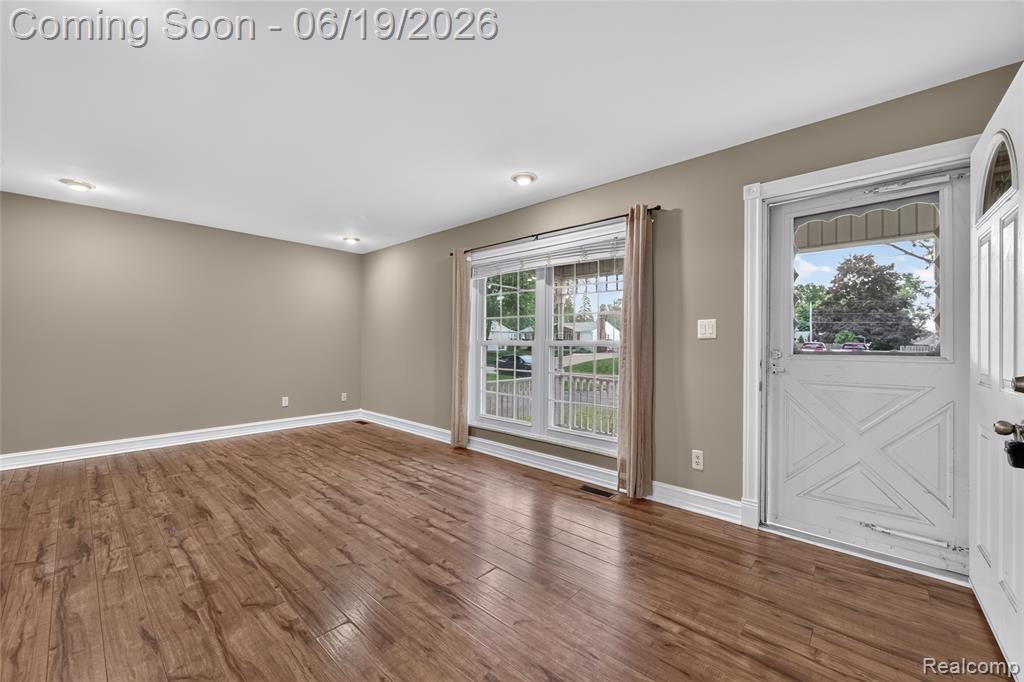 778 Manzano Drive, Wolverine Lake, MI 48390 — Photo 7
