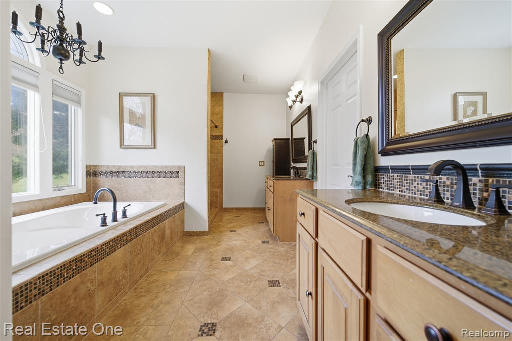 10152 Rosemarie Run, Brighton, MI 48114 — Photo 20