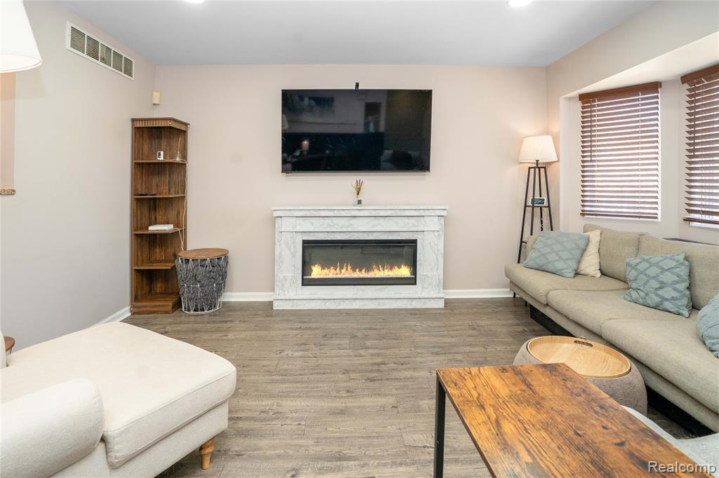 7093 Rolling Hills Drive, Waterford, MI 48327 — Photo 5