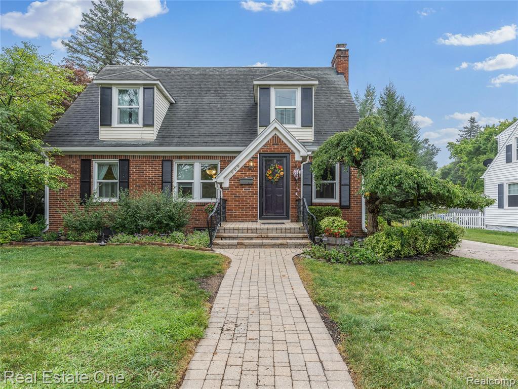 609 N Michigan Avenue, Howell, MI 48843 — Photo 2