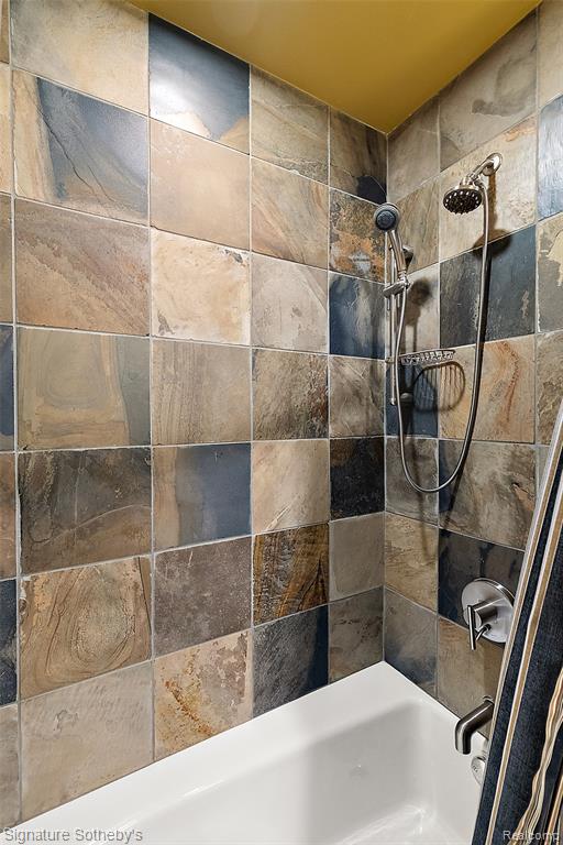 7357 LINDENMERE Drive, Bloomfield Hills, MI 48301 — Photo 43