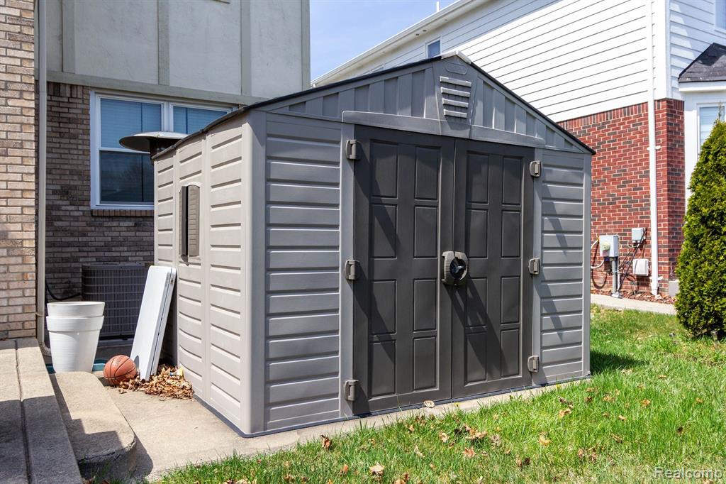 4617 LANCELOT Drive, Sterling Heights, MI 48310 — Photo 46