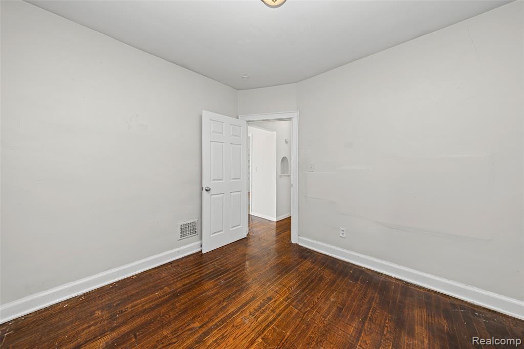 18680 Westphalia, Detroit, MI 48205 — Photo 13
