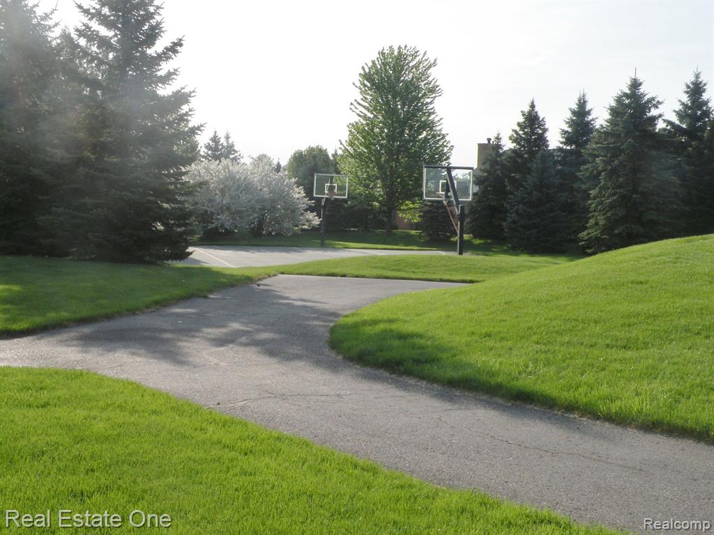 961 HOLLOW CORNERS, Rochester, MI 48307 — Photo 48