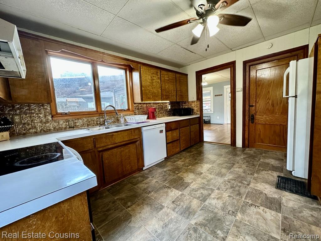 105 S Pine Street, Fenton, MI 48430 — Photo 9