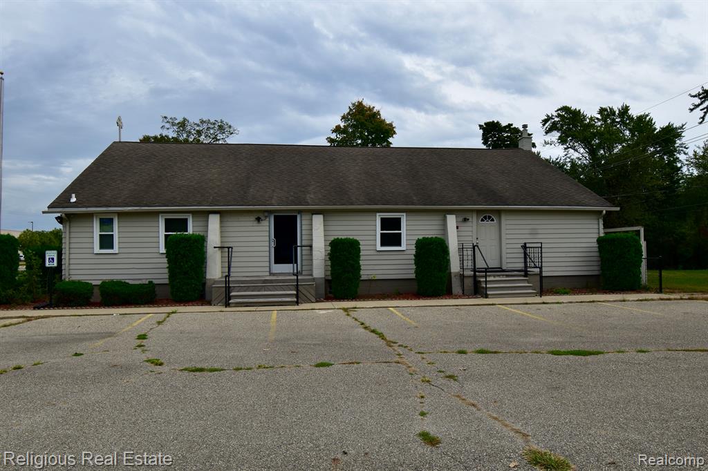 730 E AUBURN Road, Rochester Hills, MI 48307 — Photo 2