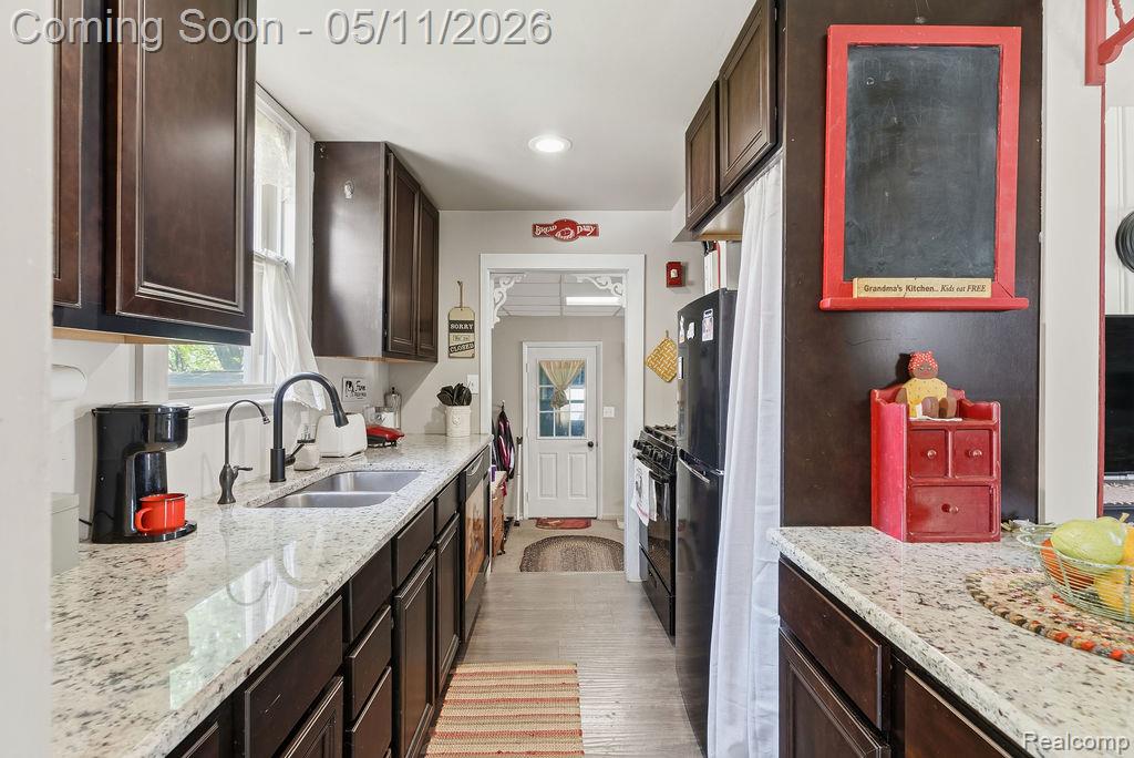 310 W Caroline Street, Fenton, MI 48430 — Photo 13