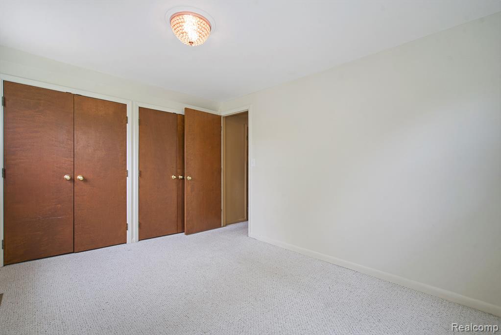 9818 BURNING TREE Drive, Grand Blanc, MI 48439 — Photo 42