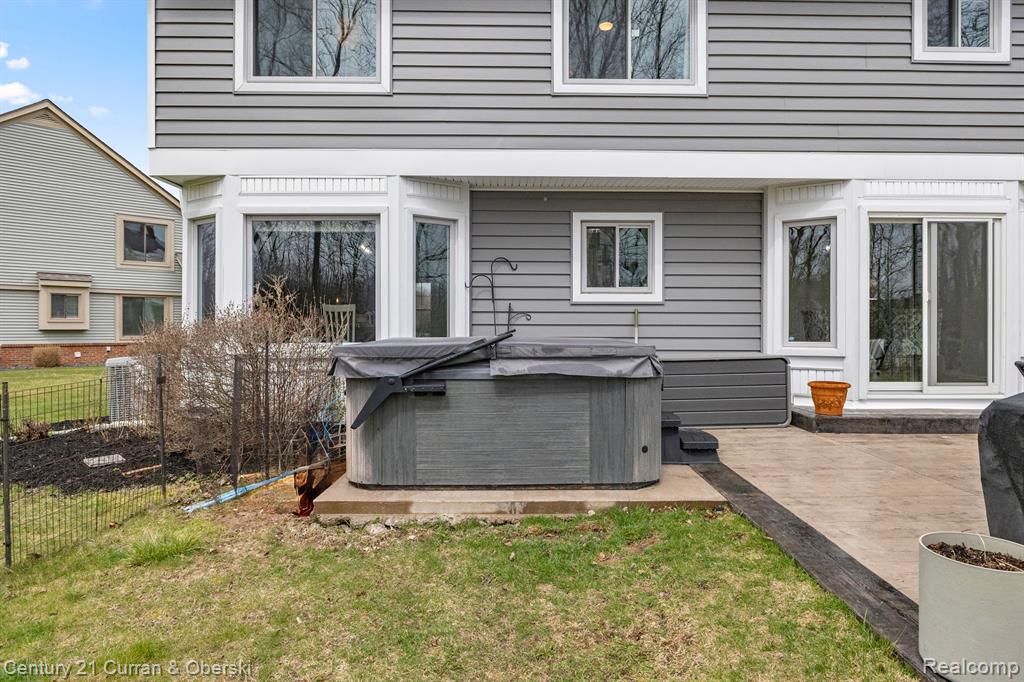 42745 LEDGEVIEW Drive, Novi, MI 48377 — Photo 44