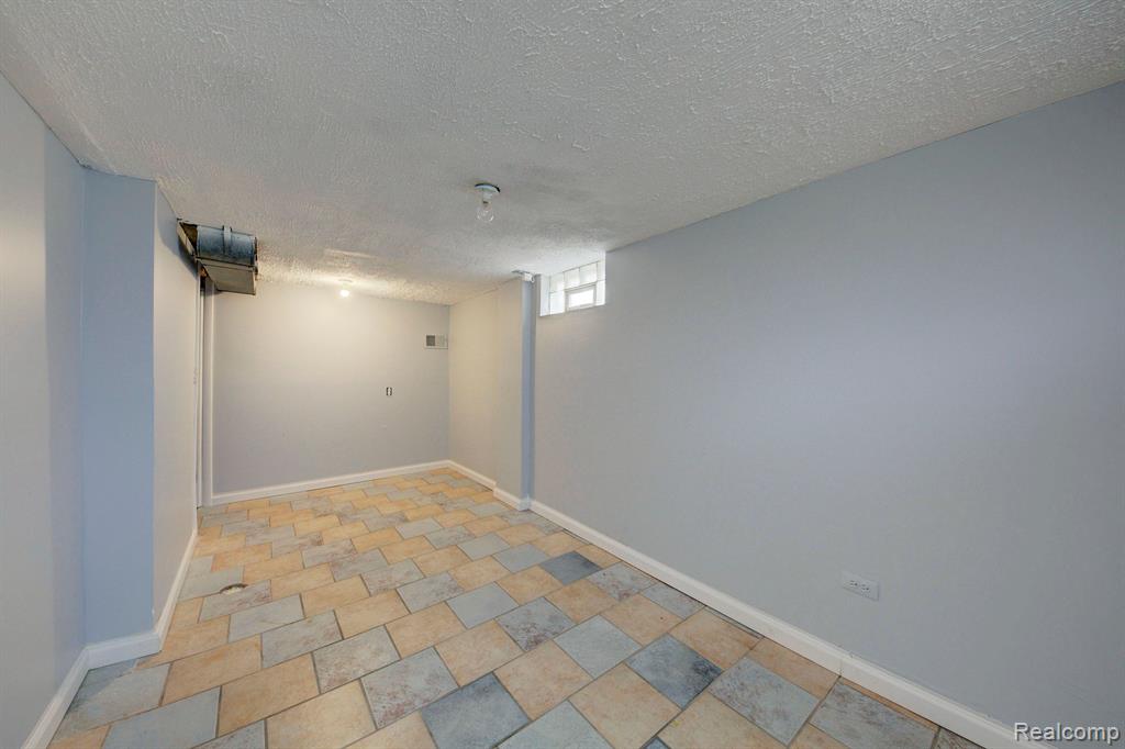 21425 MITCHELLDALE Avenue, Ferndale, MI 48220 — Photo 15