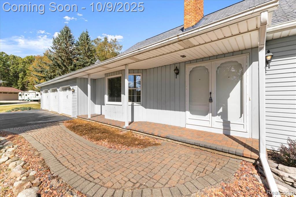 12190 Carriage Trail Circle, Davisburg, MI 48350 — Photo 8