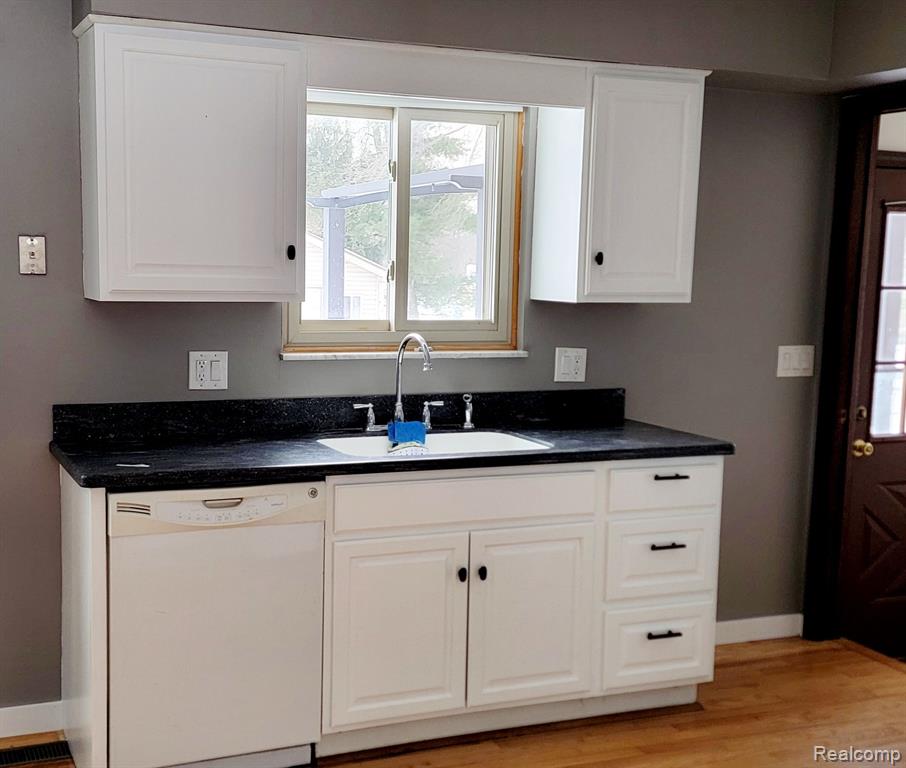 877 DEL SHER Drive, Brighton, MI 48114 — Photo 6