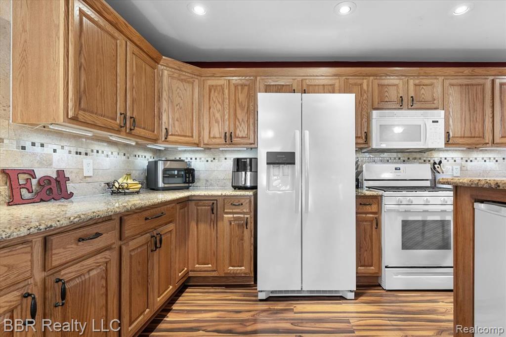28305 Greenbriar Way, Brownstown, MI 48183 — Photo 8