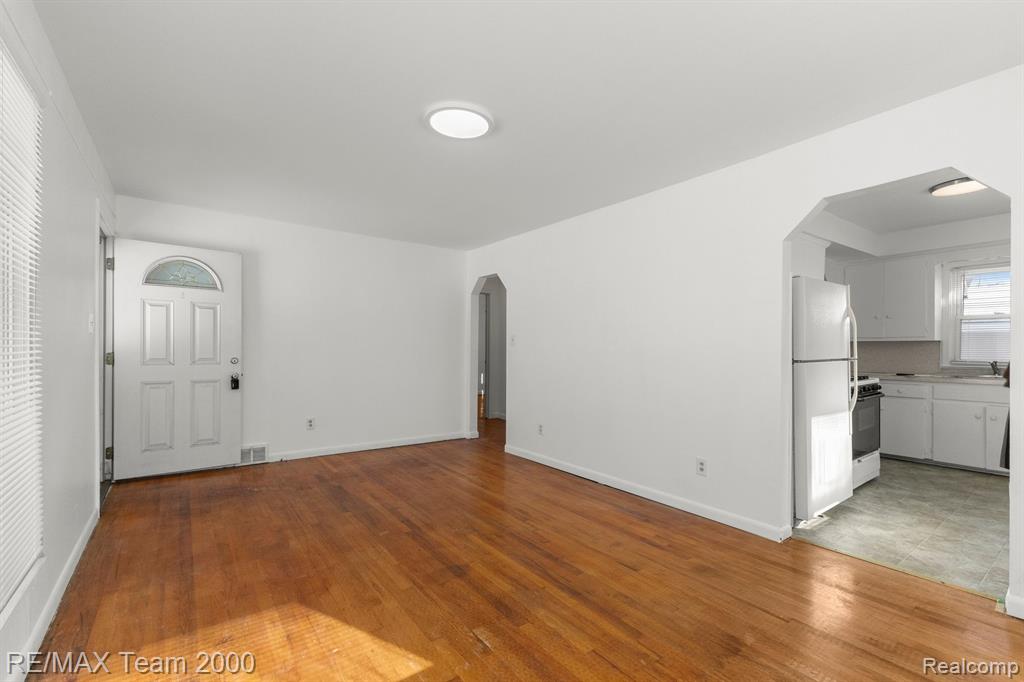 5876 KINMORE Street, Dearborn Heights, MI 48127 — Photo 6