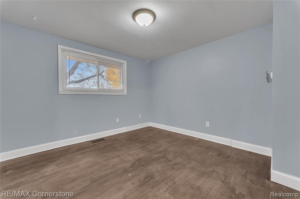 6797 Chirrewa Street, Westland, MI — Photo 9