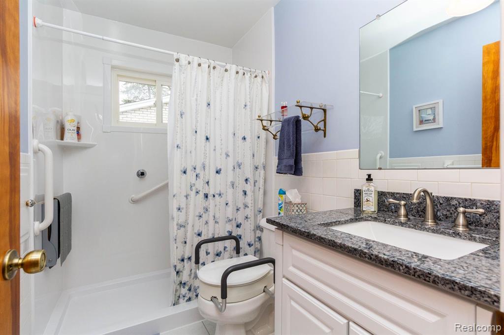 911 MAYFIELD Drive, Royal Oak, MI 48067 — Photo 25