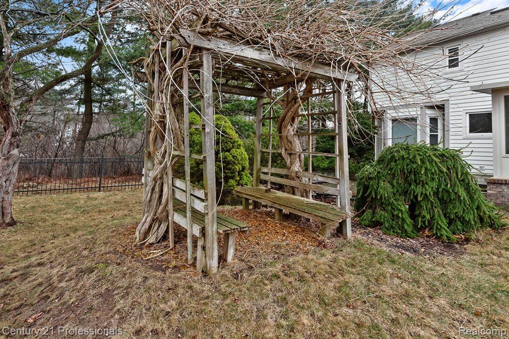 7594 Woodside Place, Waterford, MI 48327 — Photo 18