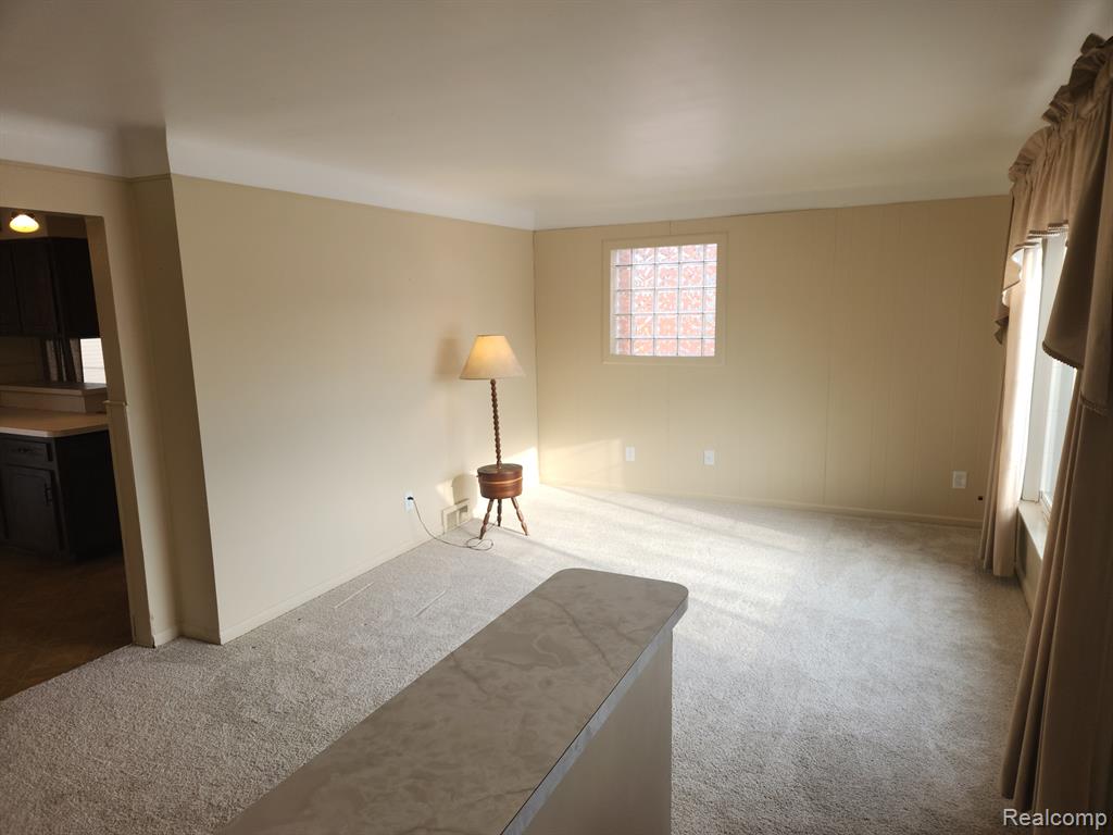 8395 DARLENE Street, Warren, MI 48093 — Photo 10