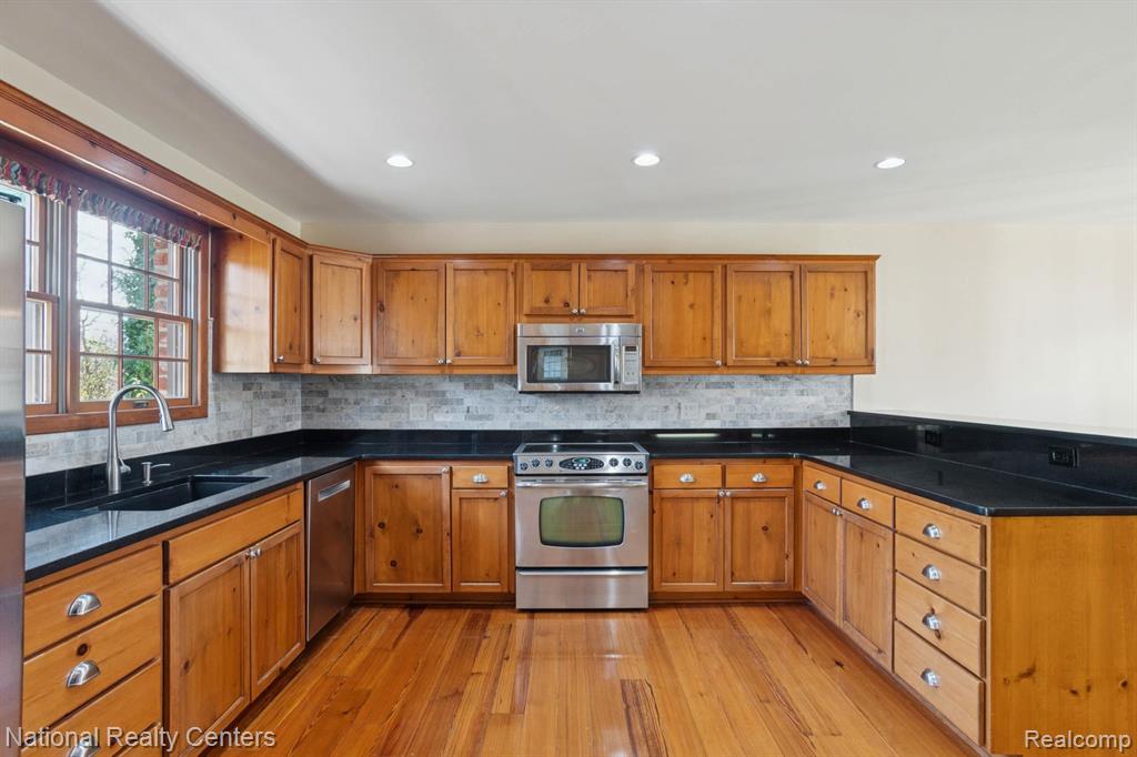 5621 Eastman Boulevard, West Bloomfield, MI 48323 — Photo 20