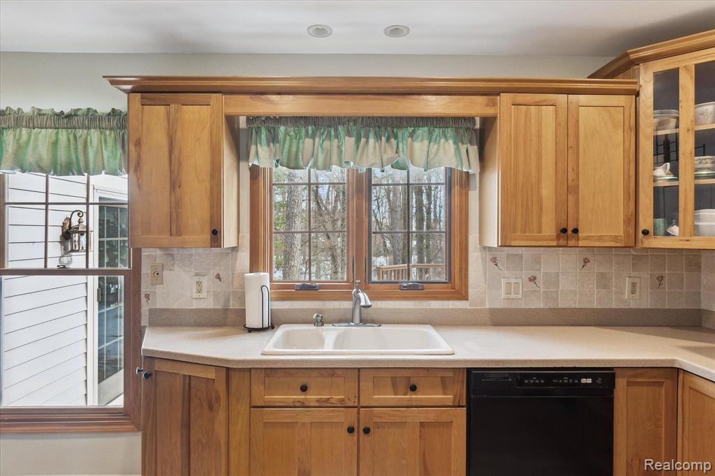 8150 FAWN VALLEY Drive, Clarkston, MI 48348 — Photo 14