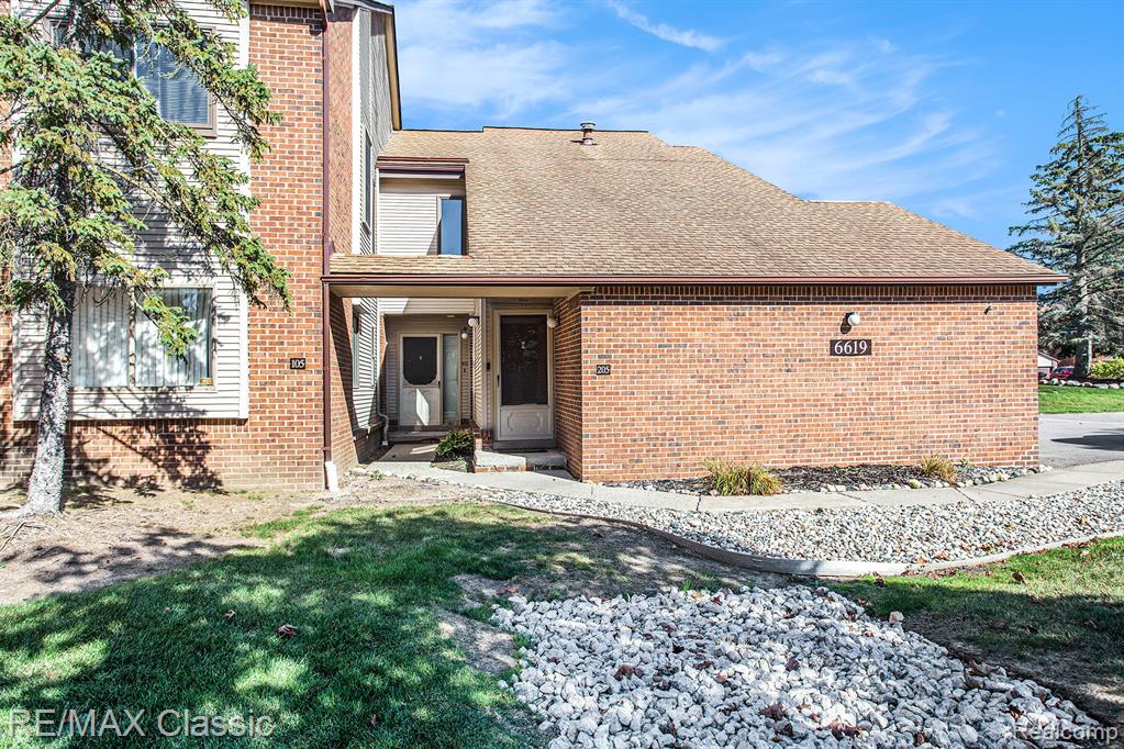6619 Ridgefield Circle, 205, West Bloomfield, MI — front exterior