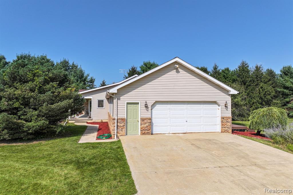 761 MELLISH Drive, Lapeer, MI 48446 — Photo 29