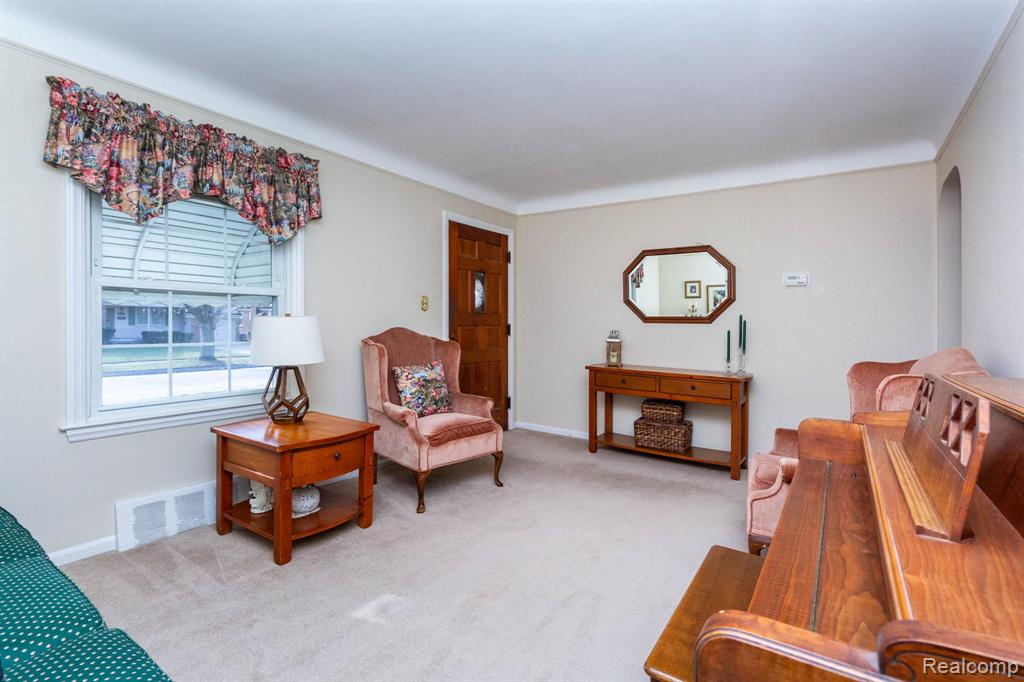 20927 Hawthorne Street, Harper Woods, MI 48225 — Photo 7