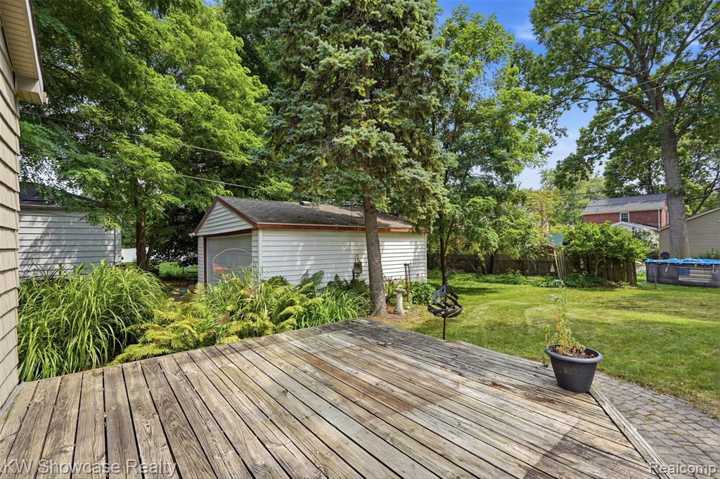 2071 Dorothea Road, Berkley, MI 48072 — Photo 31