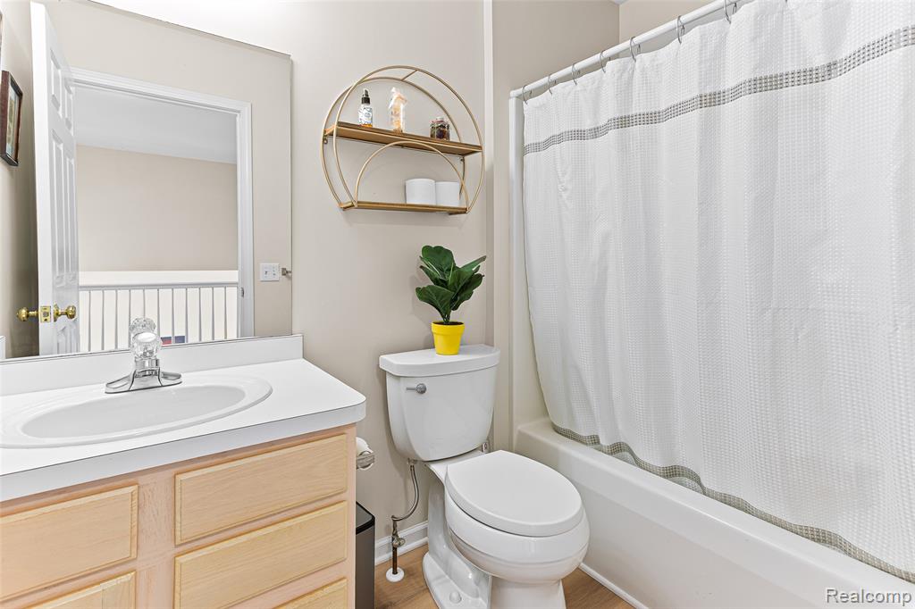 1033 Calpernia, Wixom, MI — Photo 22