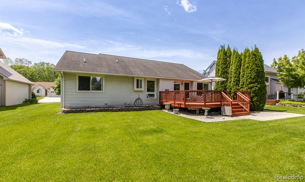 4304 W Pointe Drive, Waterford, MI 48329 — Photo 32