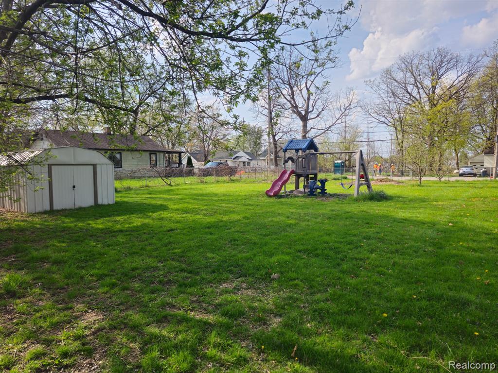1353 E Decamp Street, Burton, MI 48529 — Photo 19