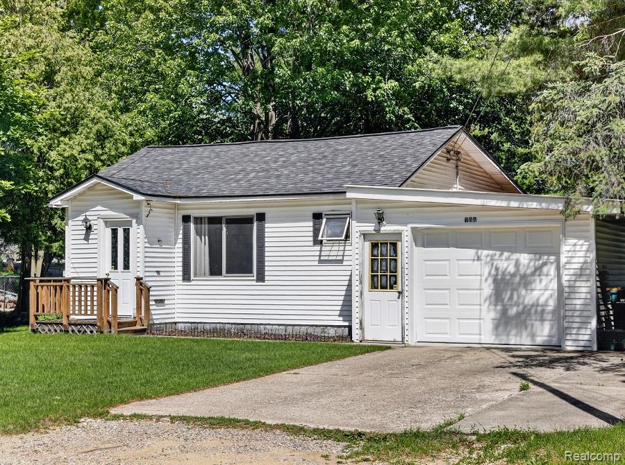 706 N Ionia Street, Gladwin, MI 48624 — Photo 2