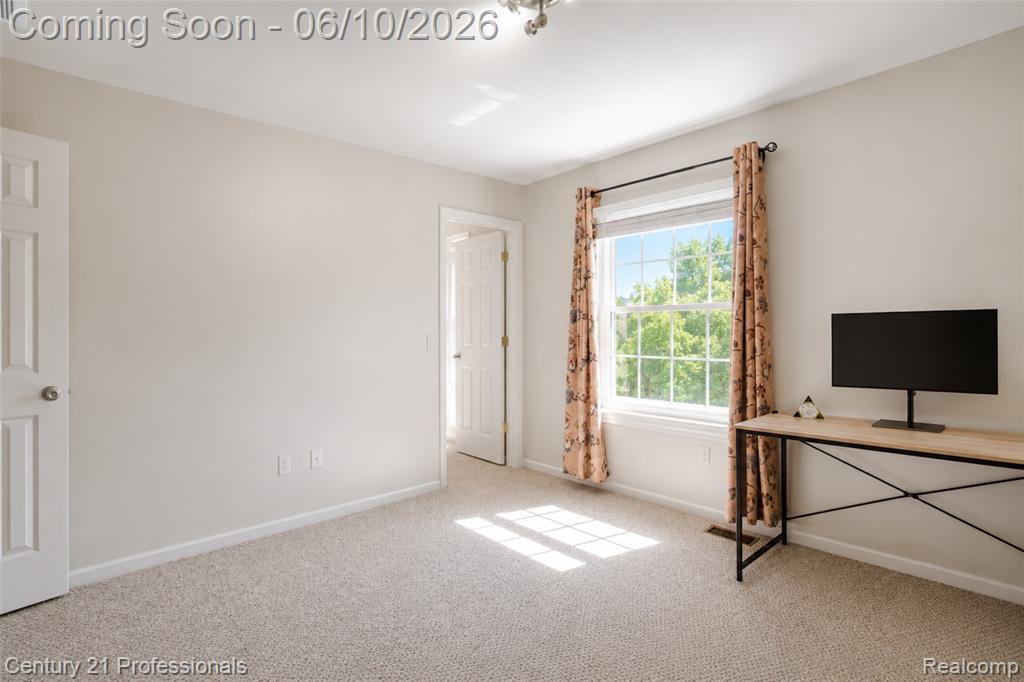 425 Cherry Grove Lane, Walled Lake, MI 48390 — Photo 37