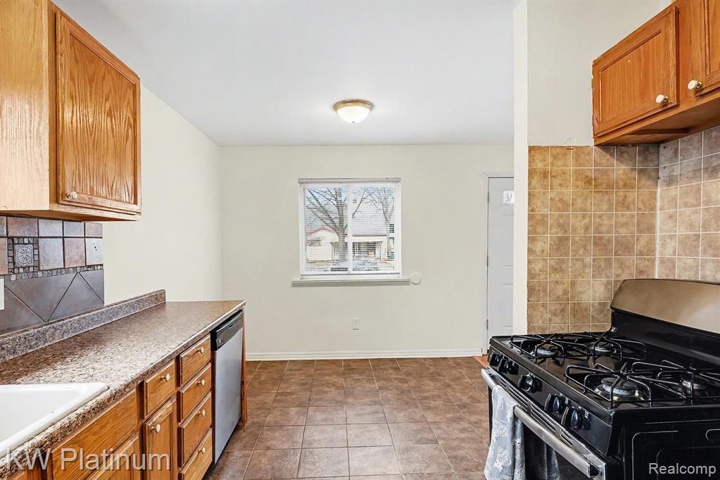 1218 E Milton Avenue, Hazel Park, MI 48030 — Photo 11