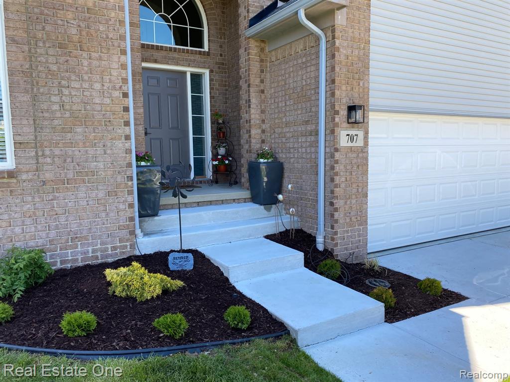 707 6th Street, Fenton, MI 48430 — Photo 2