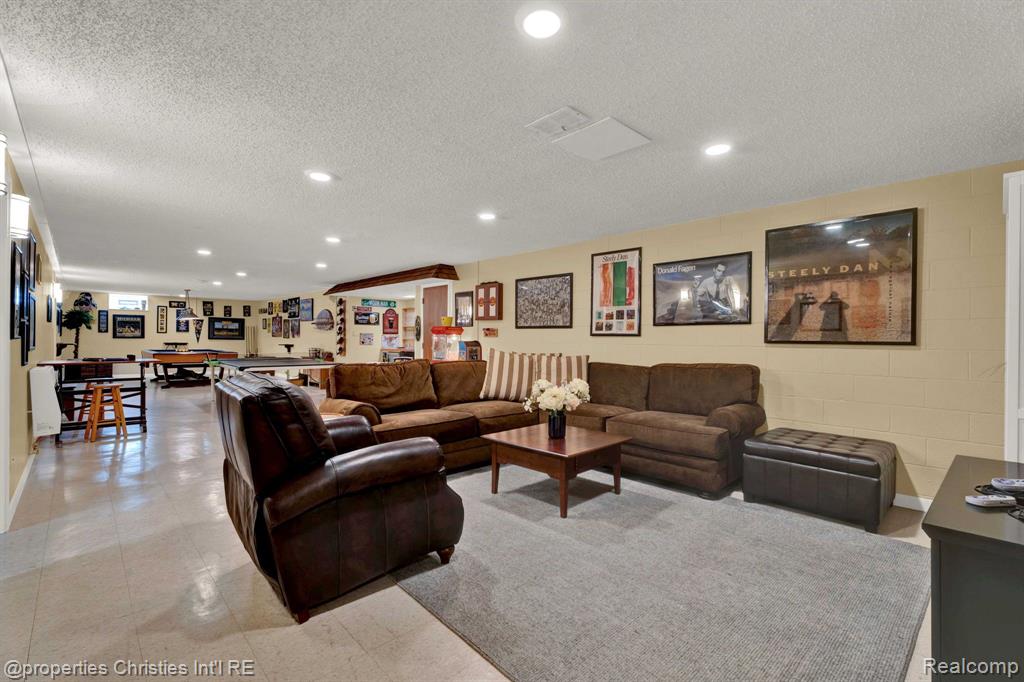 5753 CHERRY CREST Drive, West Bloomfield, MI — Photo 32