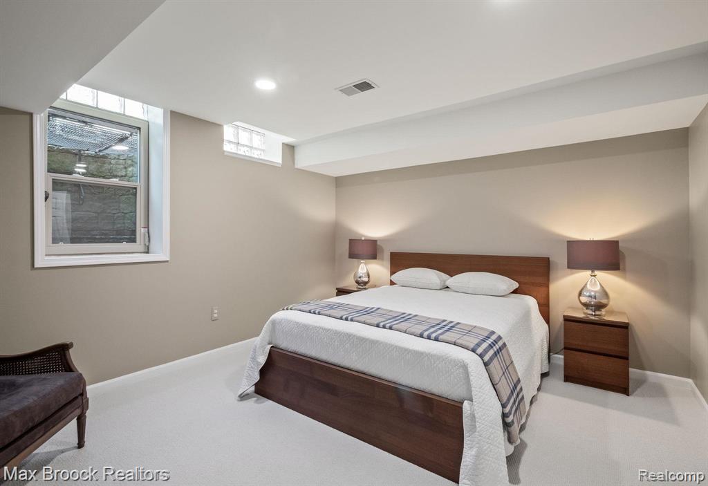 6082 N Shore Drive, West Bloomfield, MI 48324 — Photo 28