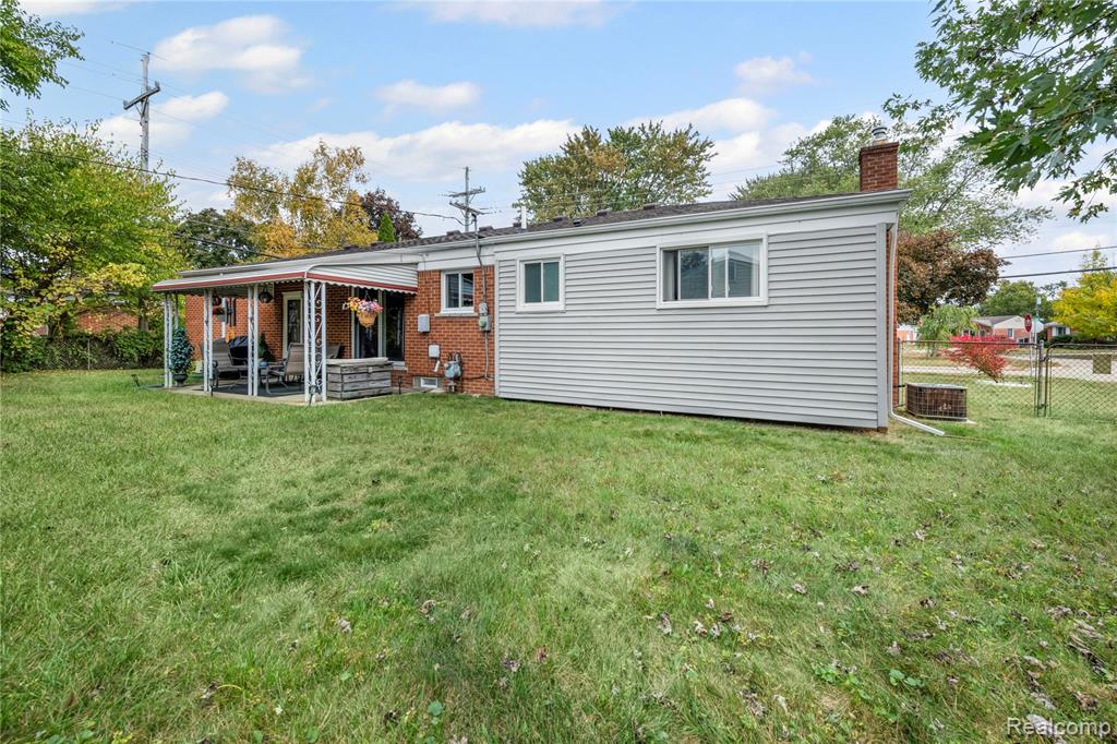 6815 Apache Trail, Westland, MI — Photo 24