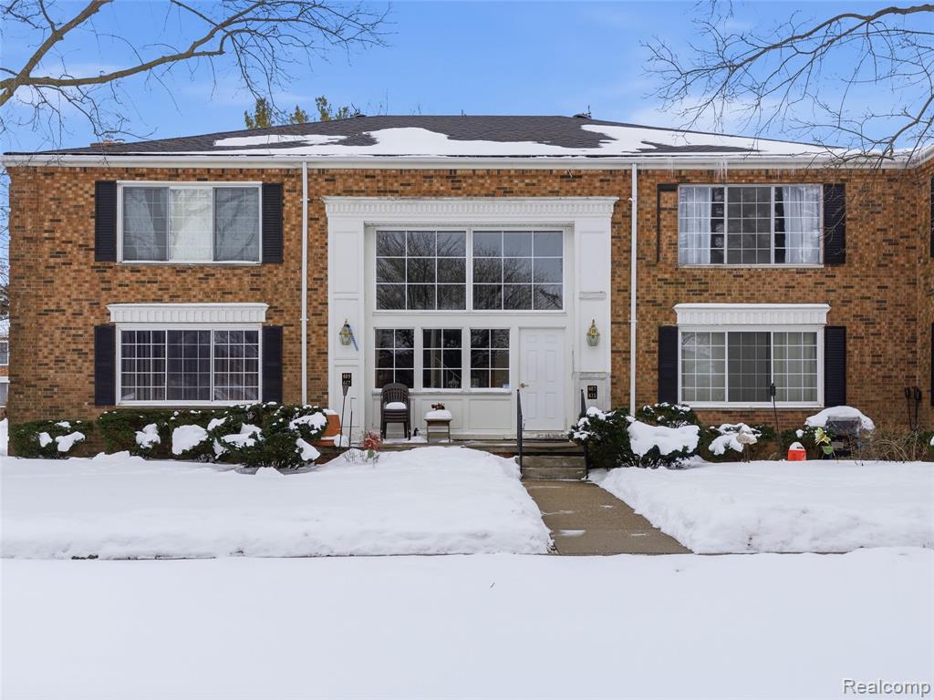 607 E Fox Hills E Drive, Bloomfield Hills, MI 48304 — Photo 2
