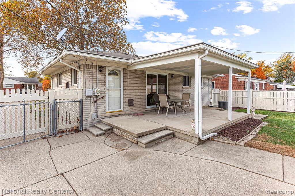 6104 Ardmore Park Circle, Dearborn Heights, MI 48127 — Photo 30