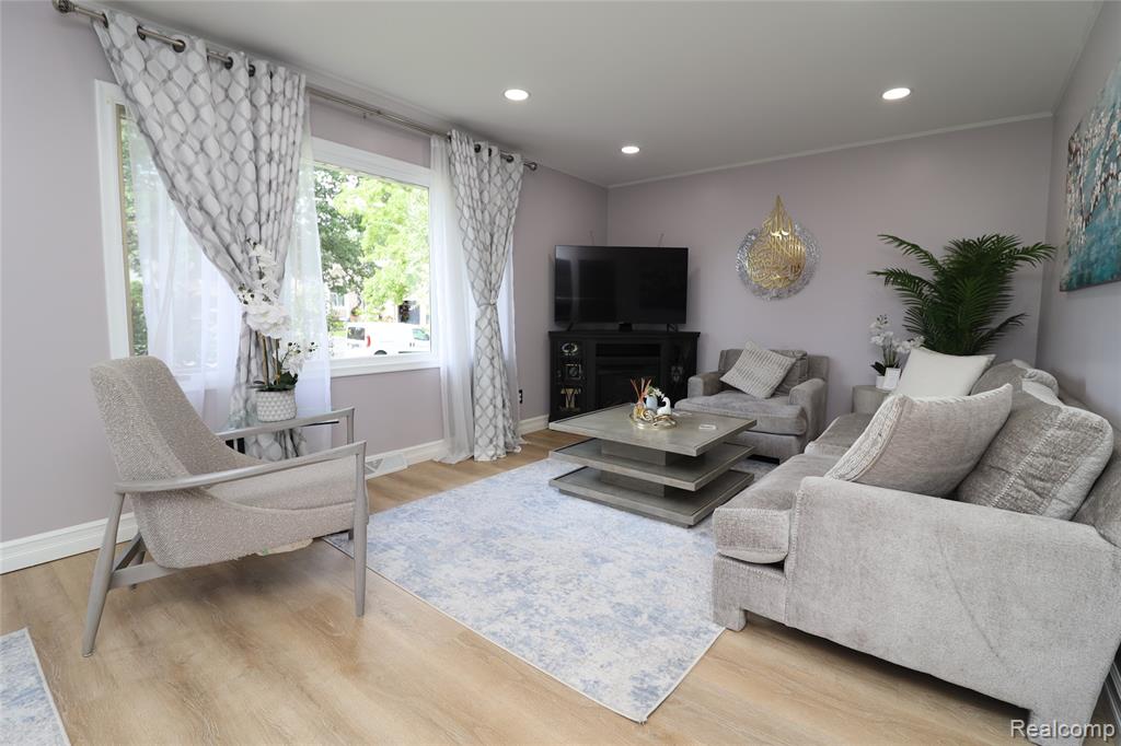 6840 N Silvery Lane, Dearborn Heights, MI 48127 — Photo 12