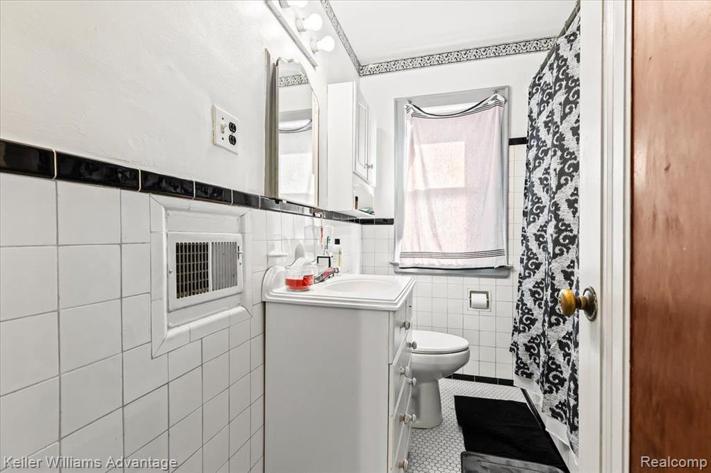 5227 COURVILLE Street, Detroit, MI 48224 — Photo 28