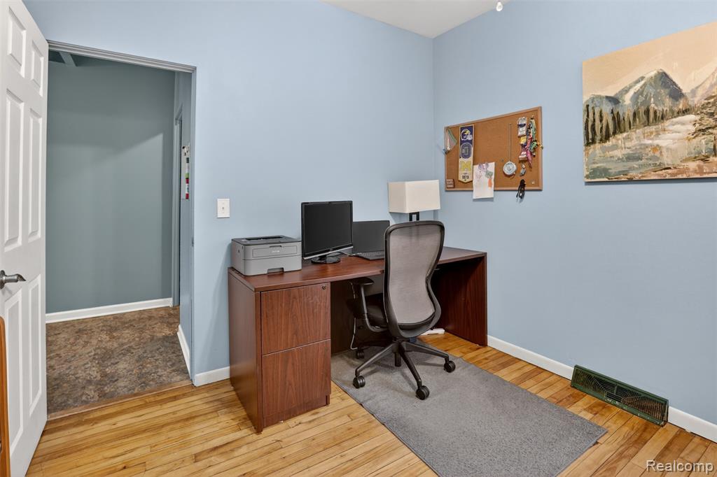 647 N Washington Street, Owosso, MI 48867 — Photo 12