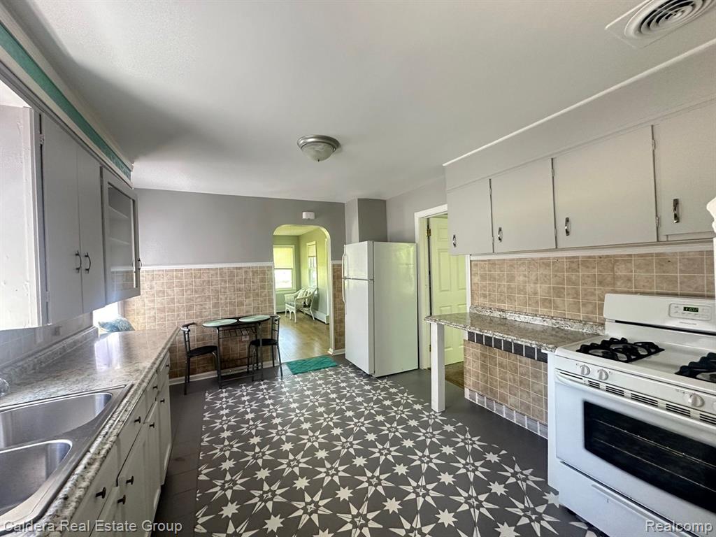 5424 ORMOND Road, White Lake, MI 48383 — Photo 4