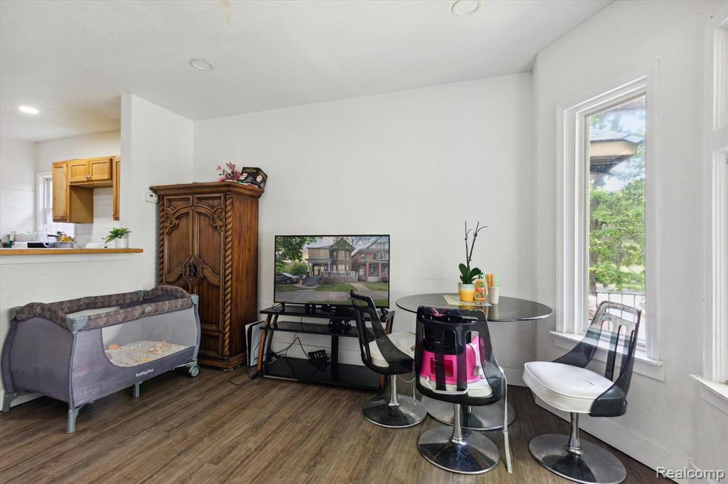 520 ENGLEWOOD Street, Detroit, MI 48202 — Photo 13