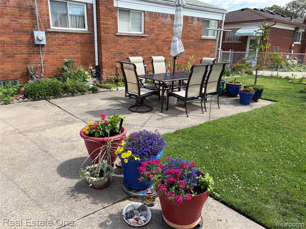 8318 Stanley Drive, Warren, MI 48093 — Photo 3