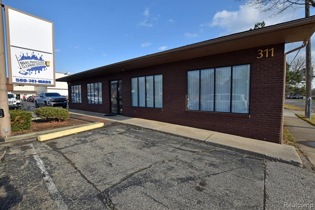 311 SOUTHBOUND GRATIOT Avenue, Mount Clemens, MI 48043