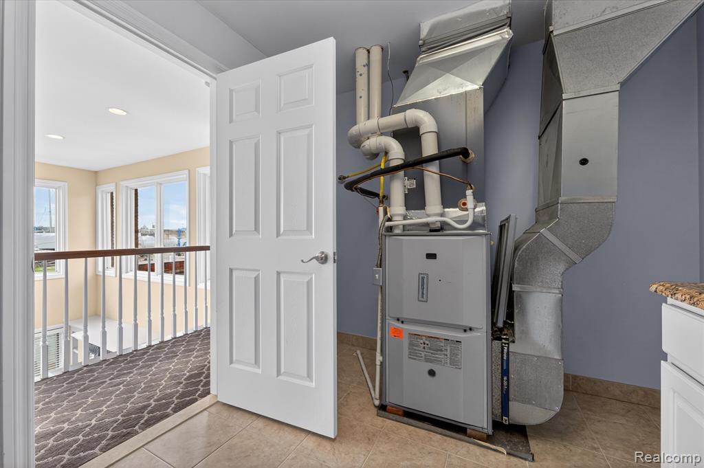 74 SAND BAR Lane, Detroit, MI 48214 — Photo 38