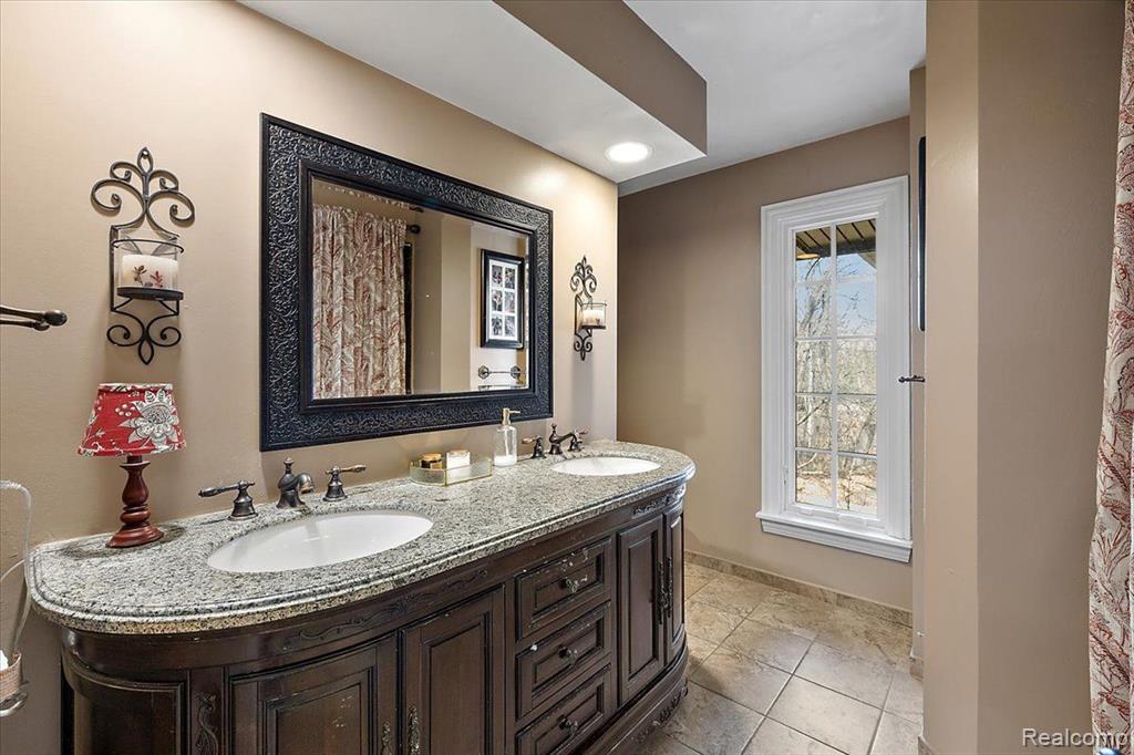 628 BENNINGTON Drive, Bloomfield Hills, MI 48304 — Photo 37