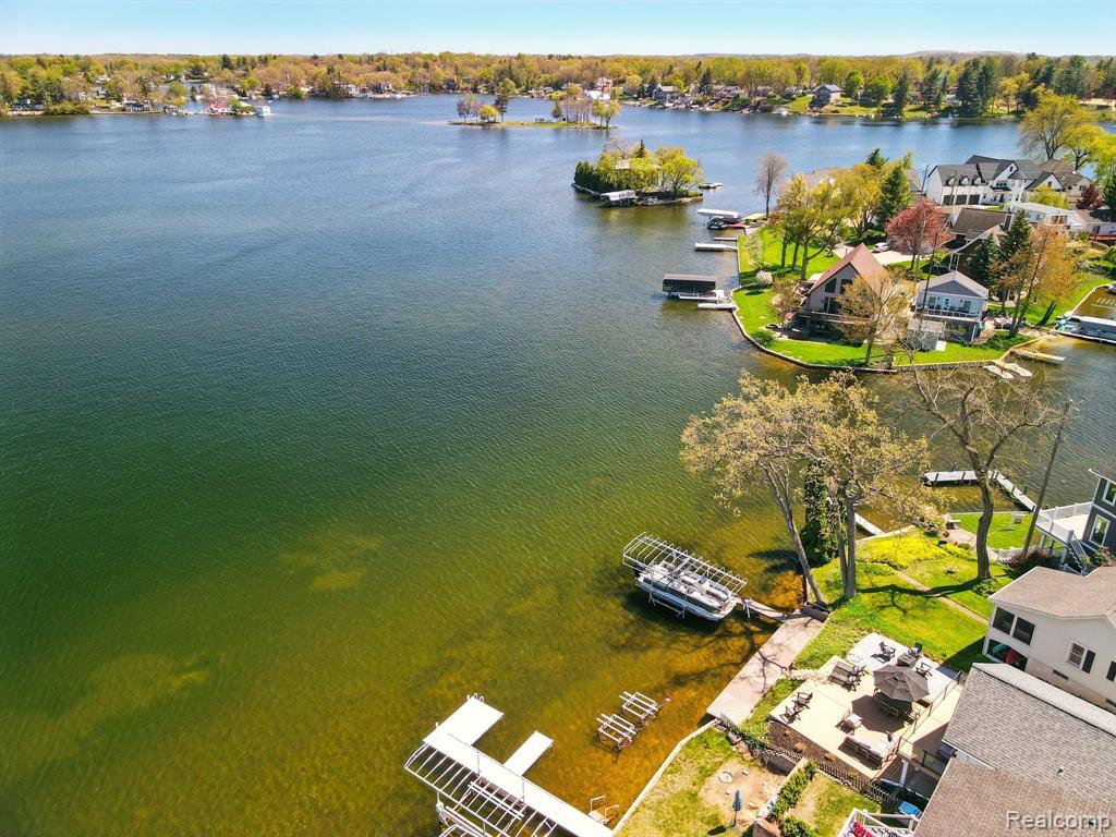 807 PINE TREE Road W, Lake Orion, MI 48362 — Photo 34